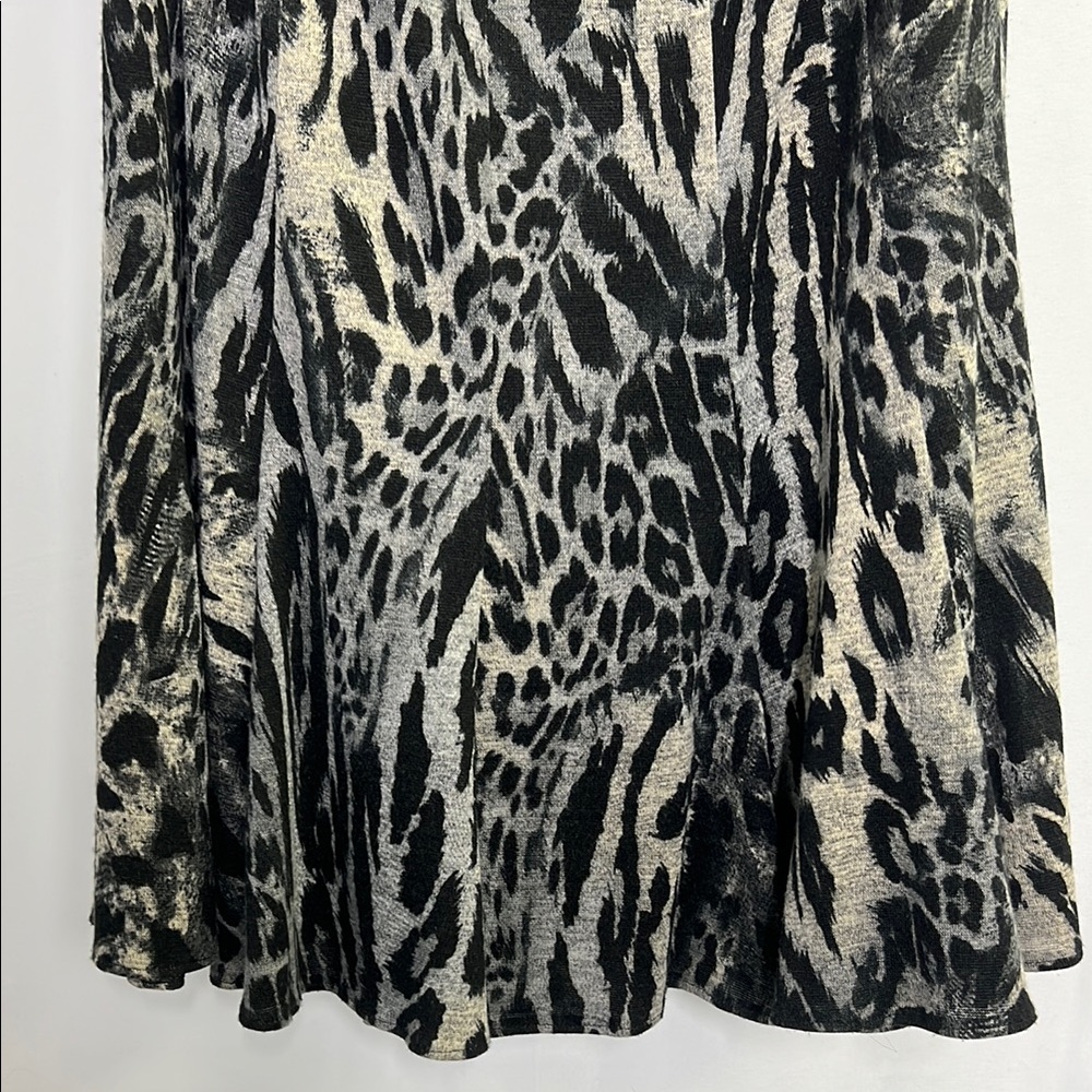 Leopard Print Women's Skirt A line with darts and fluttery hem - Picture 4 of 10